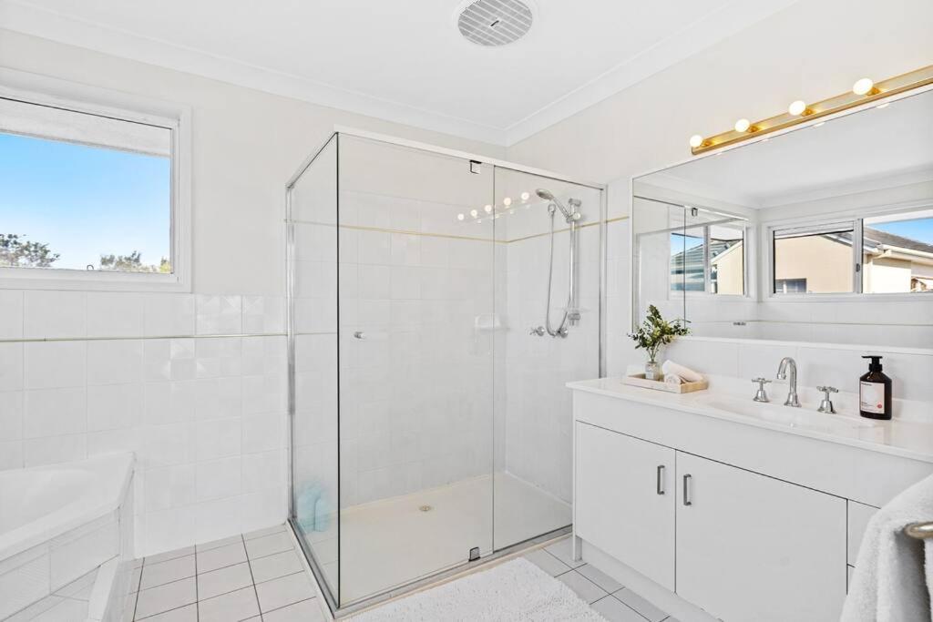 Stunning Waterfront Oasis * Gold Coast